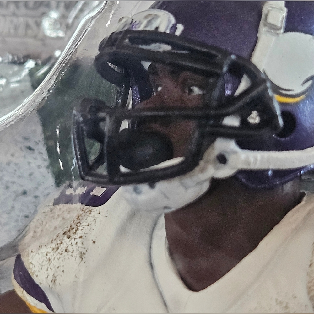 ADRIAN PETERSON RB MINNESOTA VIKINGS #28 OFFICIALLY LICENSED MCFARLANE NFL 34 - Picture 6 of 9